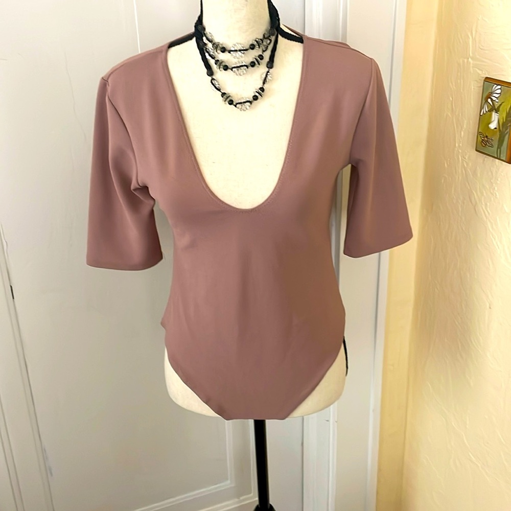 Zara NWOT Dusty Lilac Half Sleeve Deep Vneck Full Coverage Back Bodysuit Large